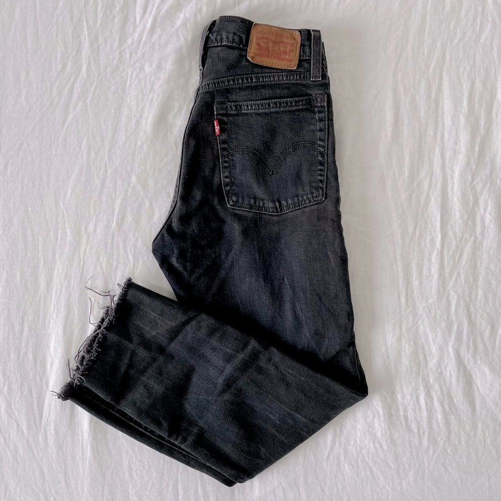 Levi’s high rise straight black denim size 26